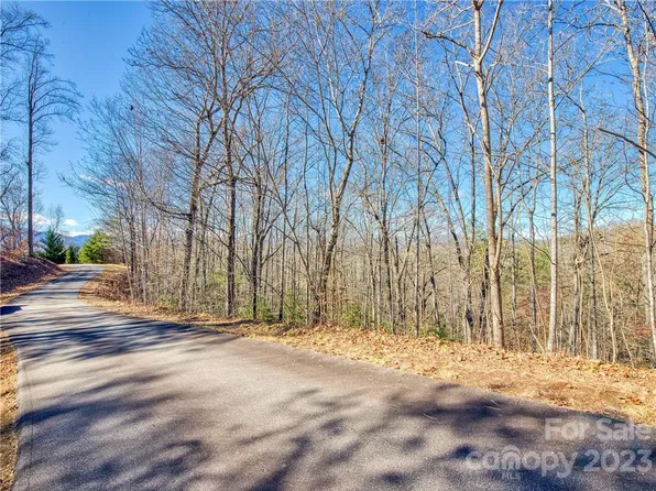 26 Chapel Cove Cir, Franklin, NC 28734