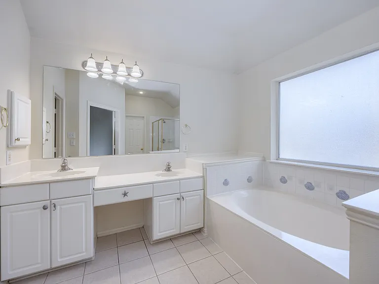 6609 Amesbury Ln — Photo 8