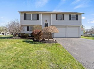 97 Willow Wood Ln, Camillus, NY 13031