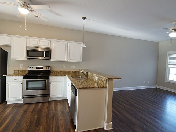 4th image of 2216 Chavis Dr #B