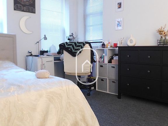 4th image of 34 Cunard St #1