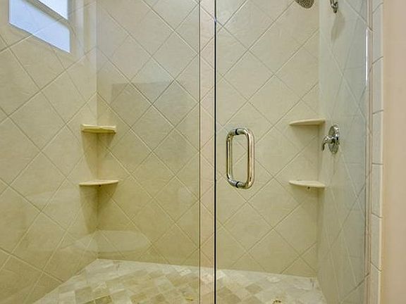 5th image of 27041 Pinetrail Ct