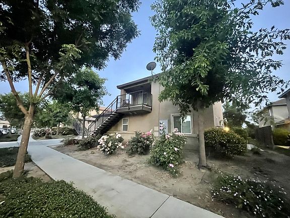 3rd image of 2221 W Lark Avenue