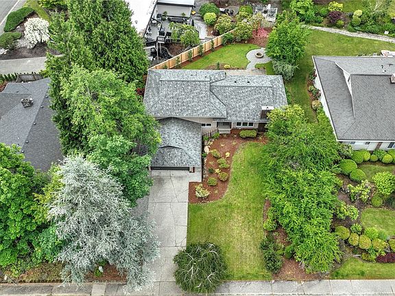 3rd image of 14837 SE Fairwood Boulevard