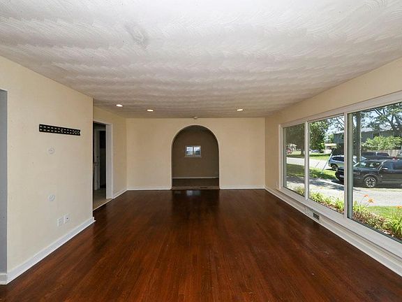 4th image of 8033 Tarpon Pl