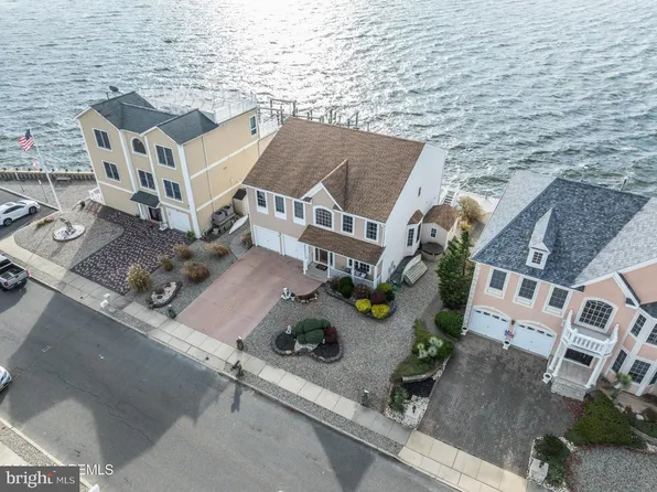 29 Bowsprit Dr, Bayville, NJ 08721