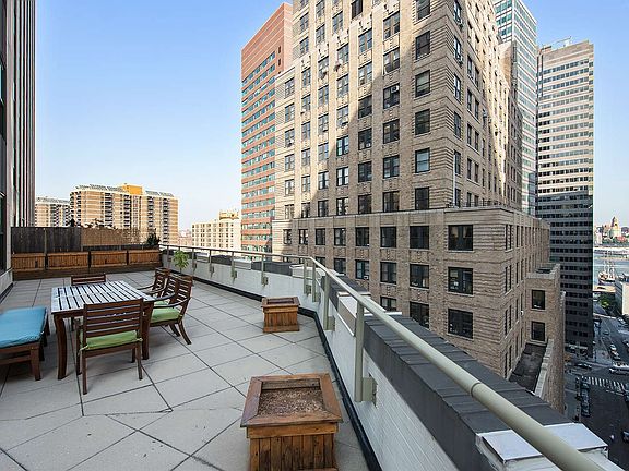 2nd image of 99 John St APT 1406