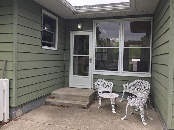 4th image of 1153 Delaware Ave