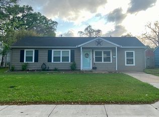 220 Laurel St, Lake Jackson, TX 77566