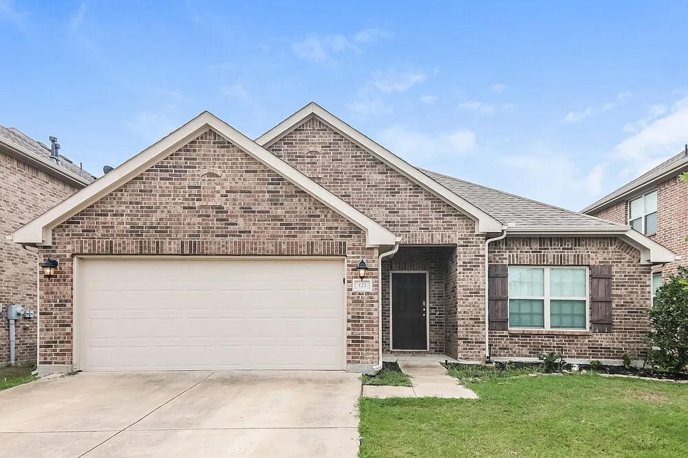 3 bed, 2.0 bath, 1878 sqft, $2,140 — Photo 1