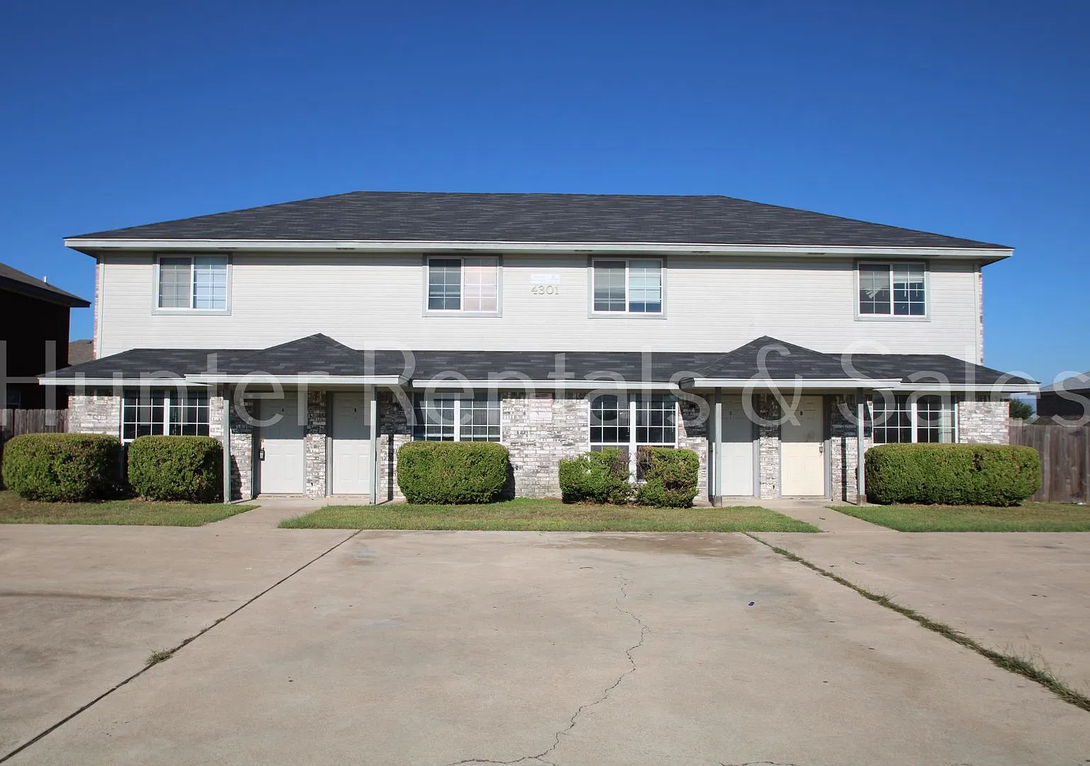 Charming 2-Bedroom Townhome! — Photo 1