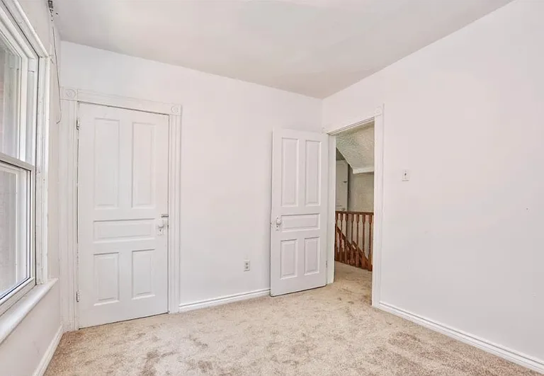 59 Strathcona Ave S #ROOMS — Photo 6