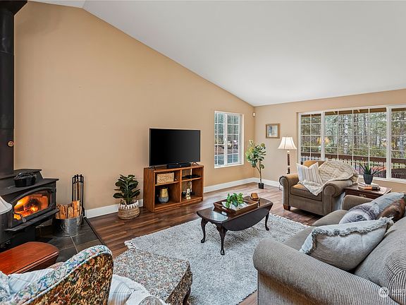 4th image of 13911 180th Avenue NW
