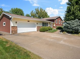126 W 28th Ave, Coal Valley, IL 61240
