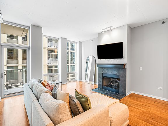 2nd image of 700 N Larrabee St #1105