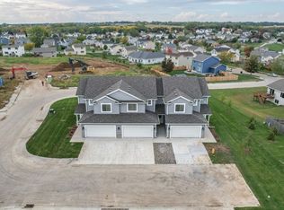 7000 Lake Hill Dr #4, Des Moines, IA 50320