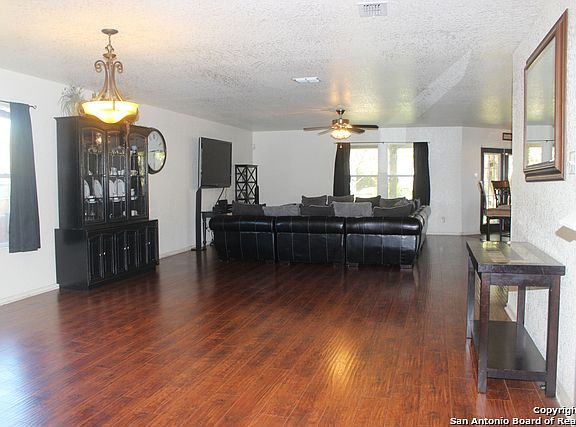 4th image of 423 Orchard Willow