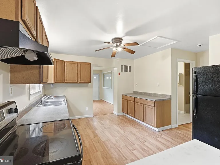 8402 Sleepy Hollow Rd — Photo 9