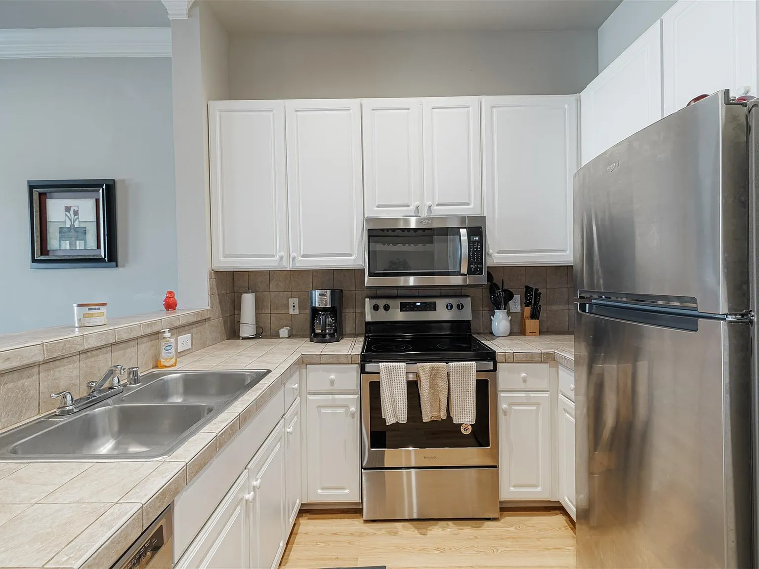 1 bed, 1.0 bath, 664 sqft, $1,900 — Photo 3