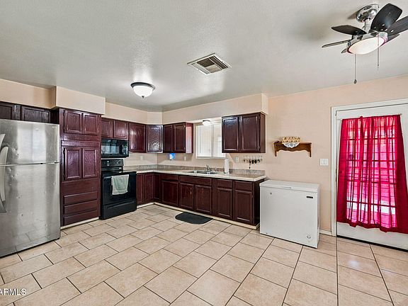 3rd image of 727 W 13TH Street