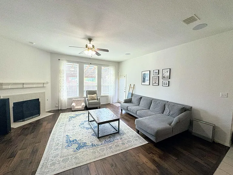 4452 Riptide Ln — Photo 2