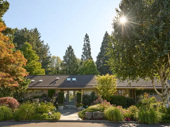 5600 SW Dogwood Ln, Portland, OR 97225