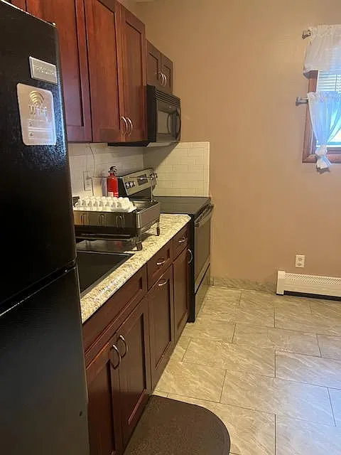 44 Winchester Ave — Photo 3