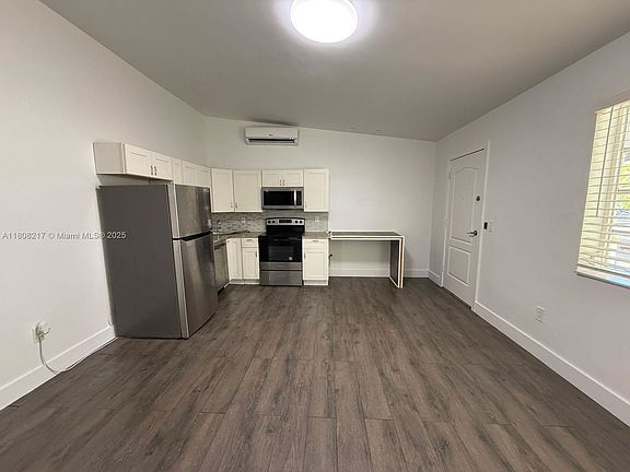 3rd image of 1330 NE 133rd St #A