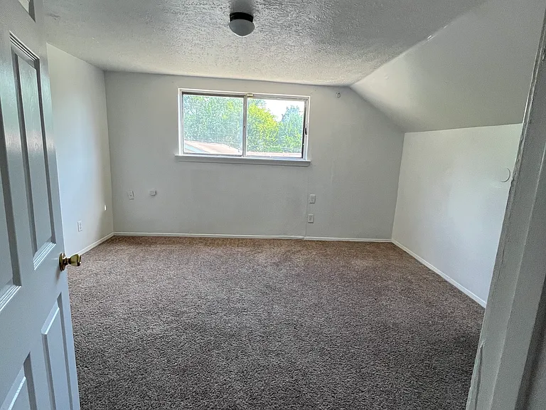 486 Mercury Dr — Photo 13