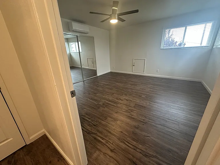 507 Bay St — Photo 11
