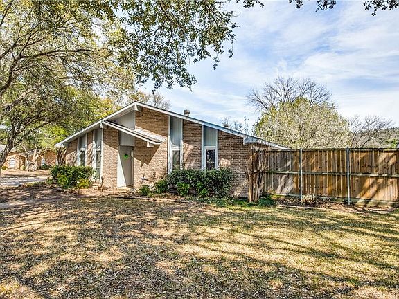 2nd image of 3820 Yosemite Dr