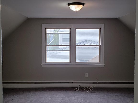 3rd image of 4 Buxmont Ln