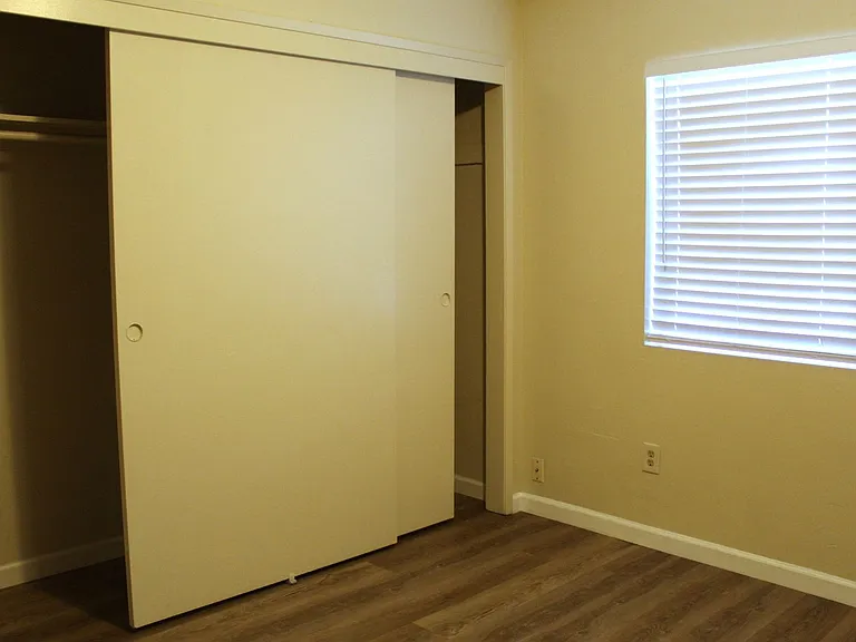 7608 Stockdale Hwy — Photo 11