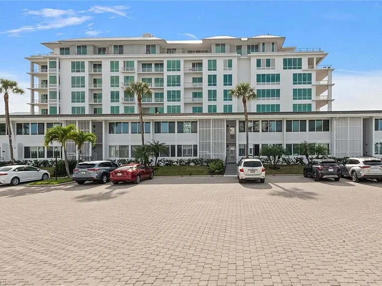 1065 Gulf Shore Blvd N #205 — Photo 32