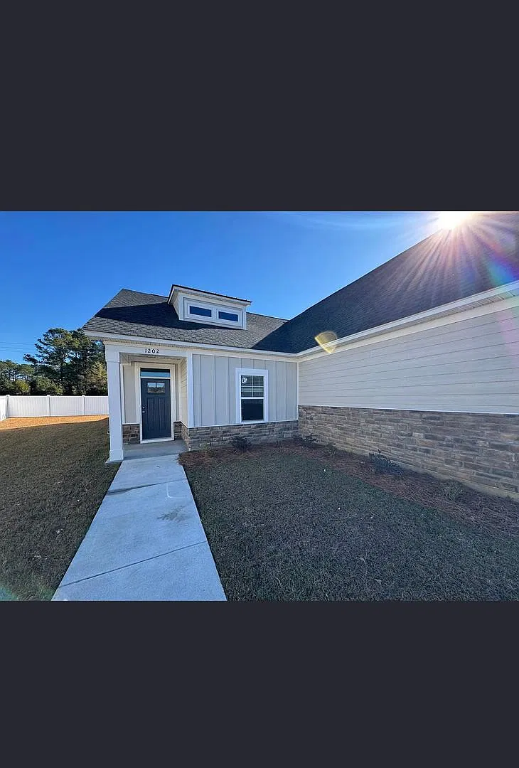 West Florence 4 bedroom, 3 bath home — Photo 2