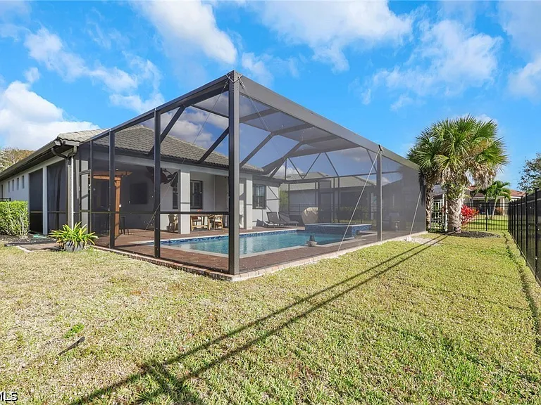 3425 Hampton Blvd — Photo 35