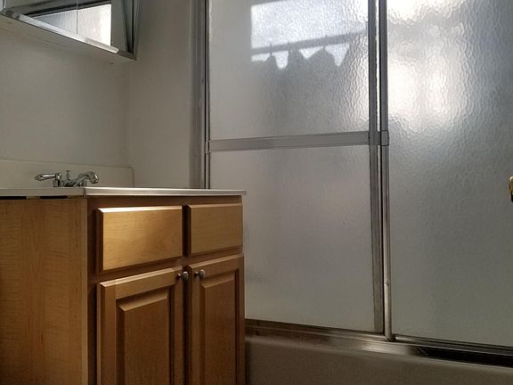 5th image of 3351 N Kenmore Ave #4
