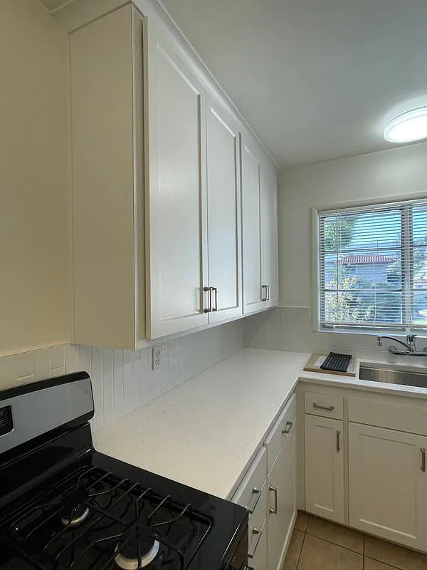 2 bed, 1.0 bath, 950 sqft, $2,675 — Photo 3