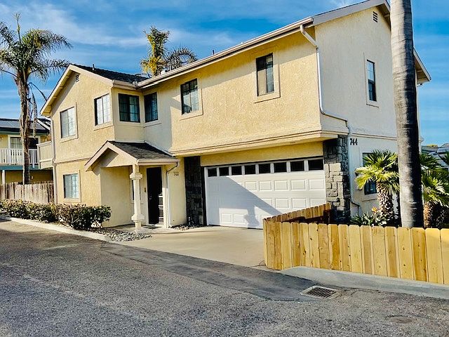 Front view of home from 7th Street