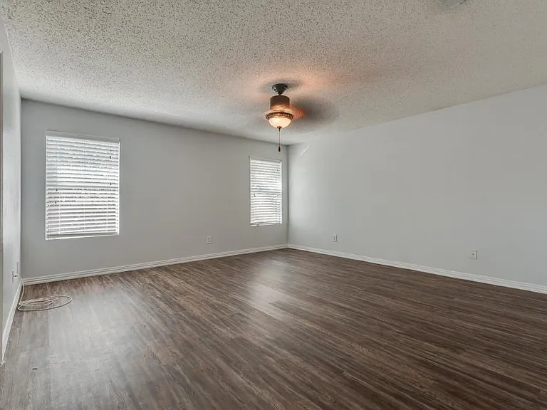 5536 Camarillo Dr — Photo 10