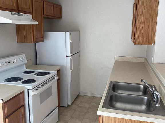 3rd image of 5709 Redstone Dr APT C