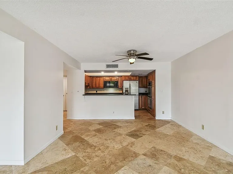 100 Oakmont Ln #106 — Photo 14