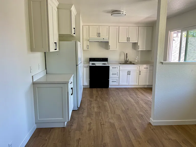 2424 Kenton Ct #C — Photo 2