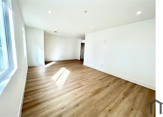 5th image of 11943 Burton St #11945