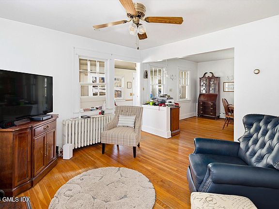 3rd image of 67 View St W