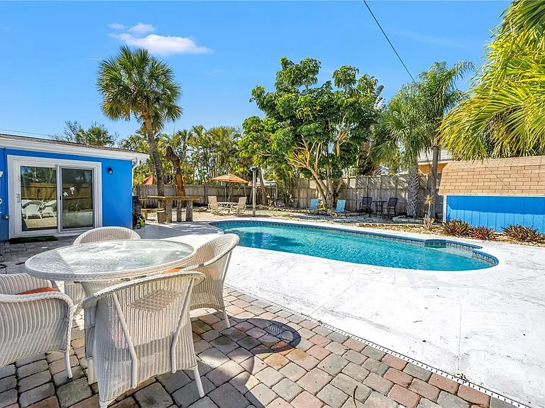 6892 Gulf Winds Dr #2 — Photo 34