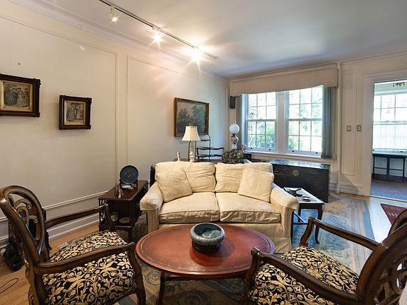 3rd image of 15 Slocum Cres