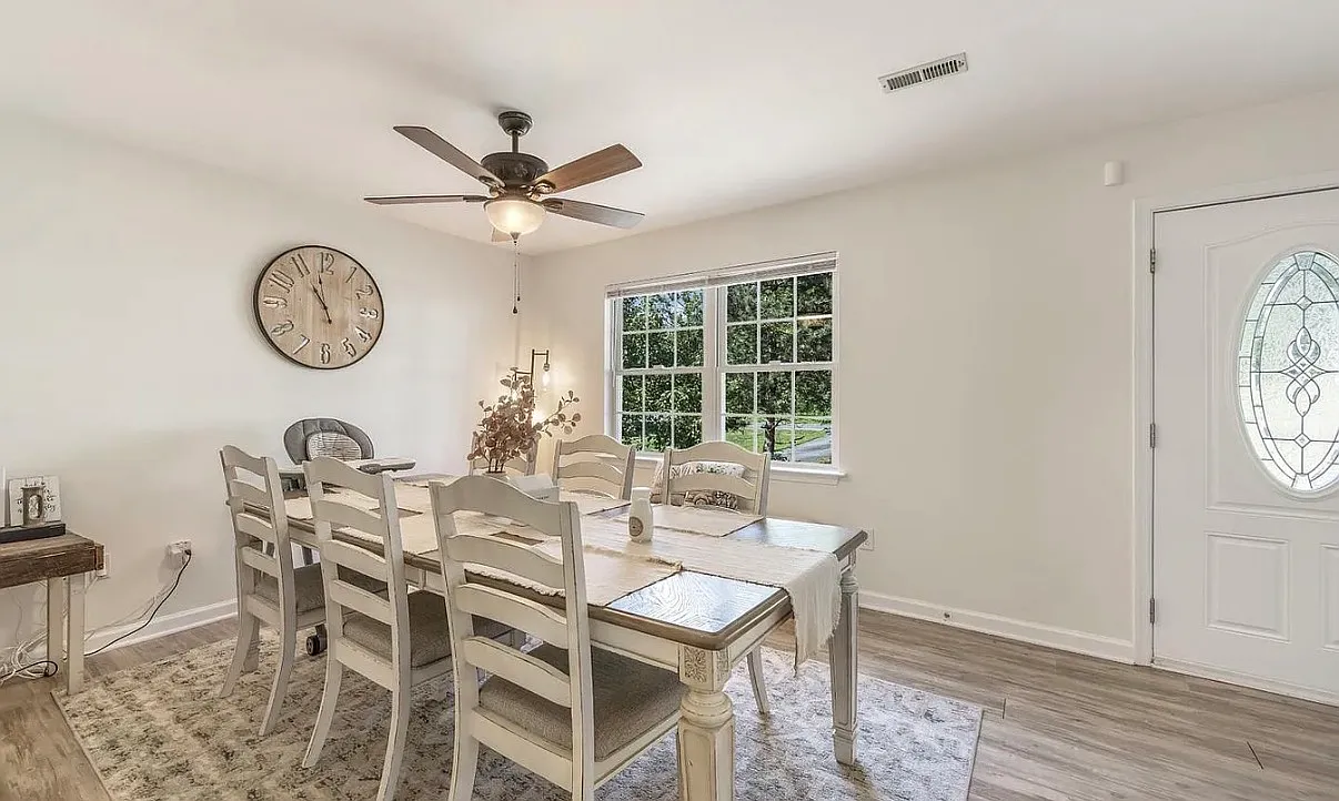 3 bed, 1440 sqft, $2,950 — Photo 3