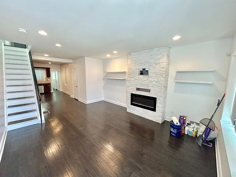 2545 Ellsworth St — Photo 1