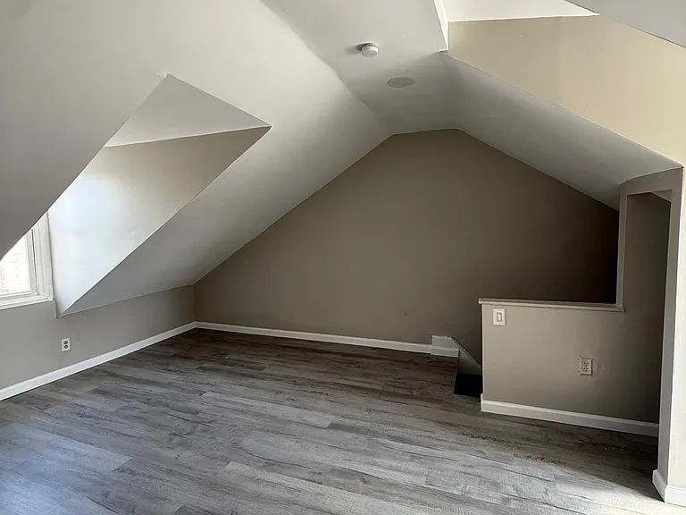 135 Peach St — Photo 11